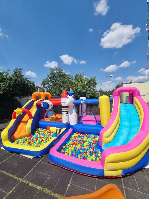Castel gonflabil cu tobogan,piscina și trambulina