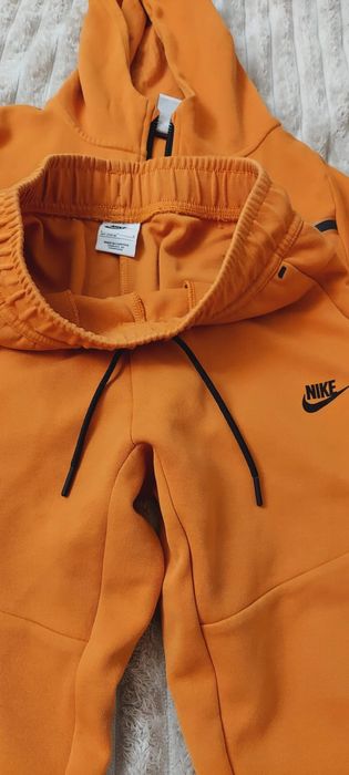 Nike tech Оранжев