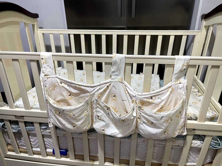 Детская кроватка с матрасом и постельным бельем