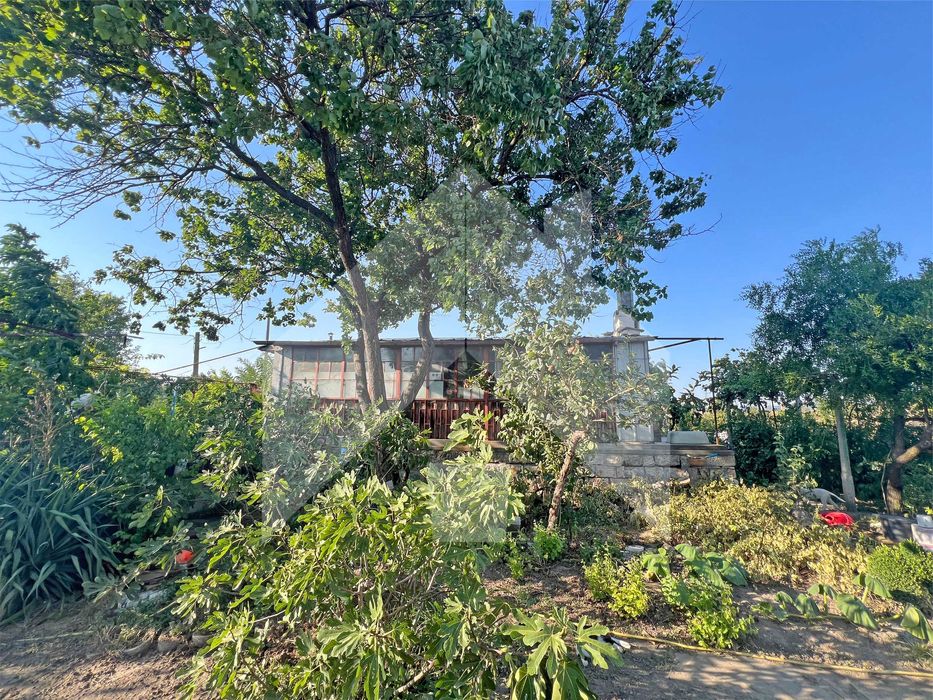 ПРОДАВА парцел 1,4 дка с ФУРГОН и КЛАДЕНЕЦ в гр. Плиска. ТОК! ВОДА!