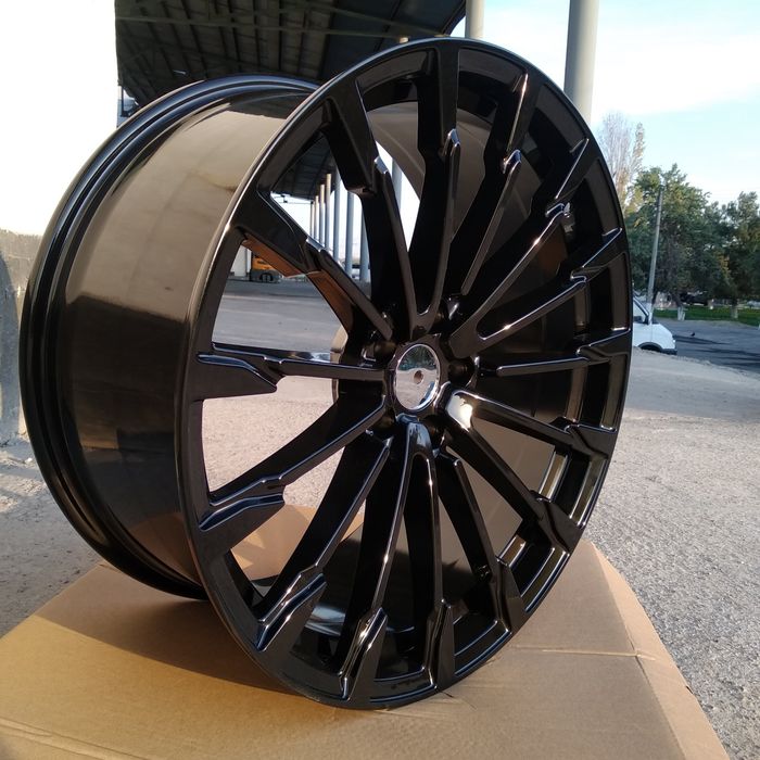Audi - модель R20 Gloss Black