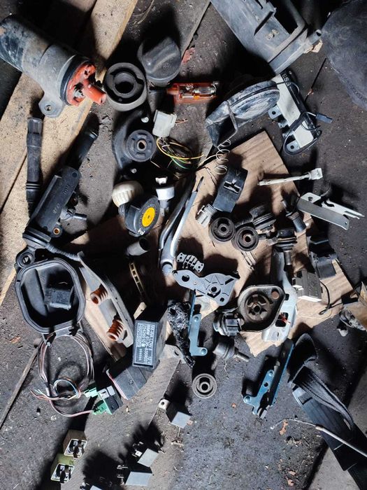 продам крышку багажника  бмв е 36