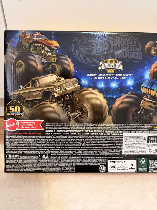 Продам новый набор монстр траков HotWheels