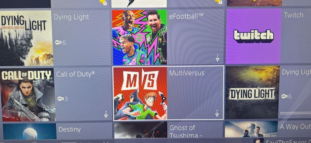 Vand ps 4 2 controale jocuri sunt in poze si pret:1100 lei