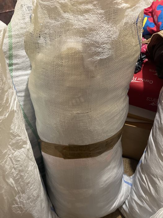 Haine la sac cu blugi ,plovere ,tricouri ,blazere diferite marimi