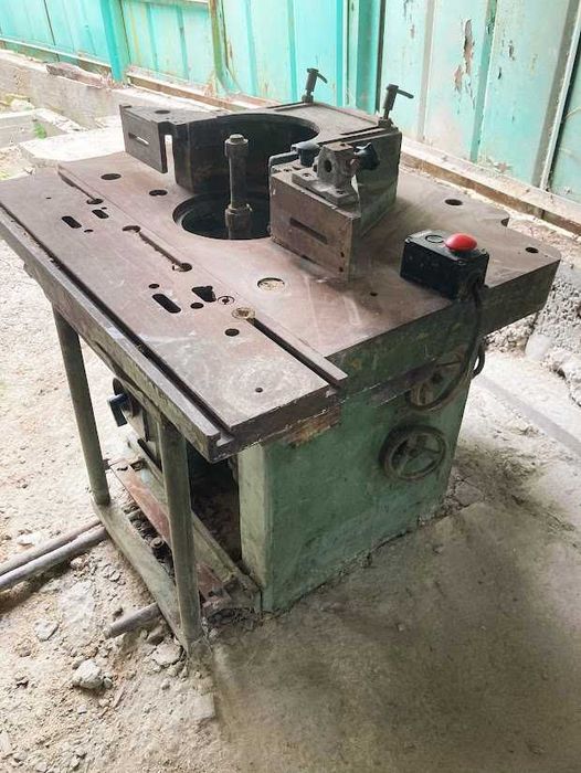 Продам деревообрабатывающий фрезерный станок