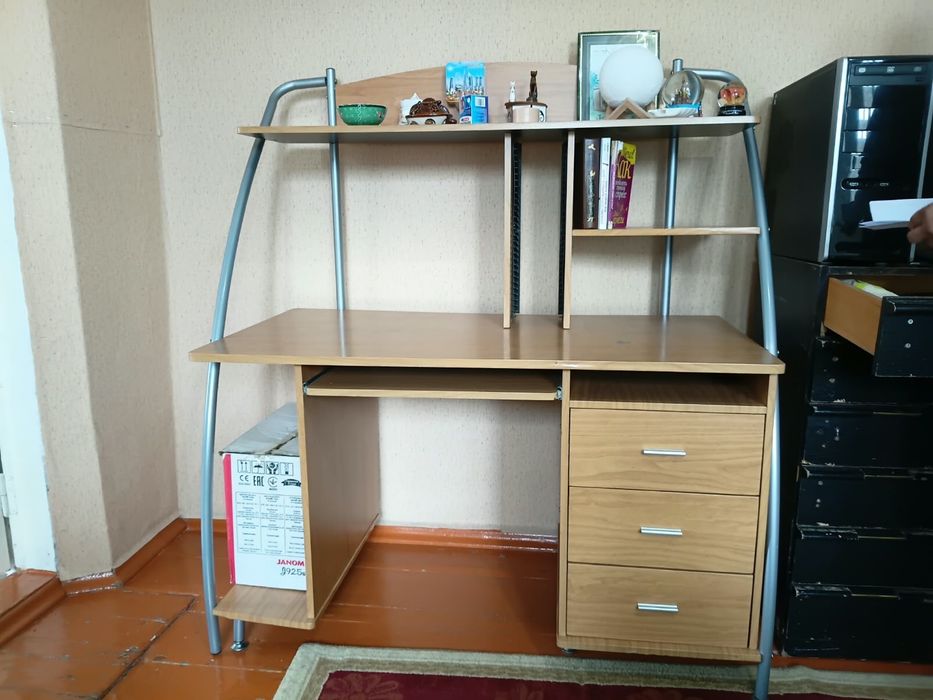 Компьютерный стол