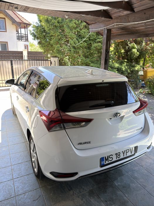 Toyota Auris 2017 hybrid 1.8 automat