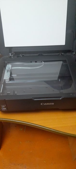 Продаётся принтер чёрного цвета