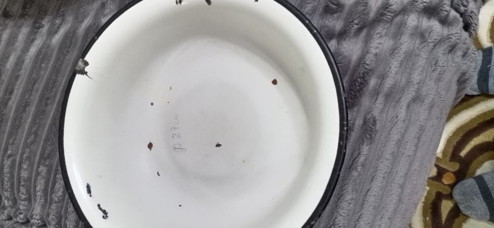 Тазы и чашки эмалированные