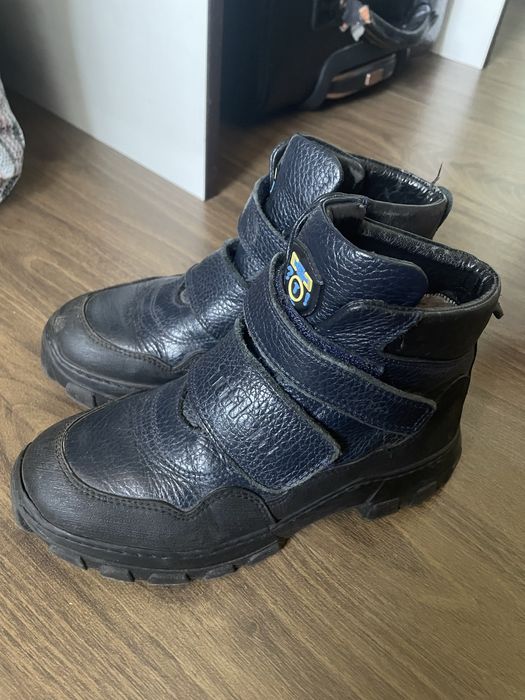 Продам зимнюю детскую обувь