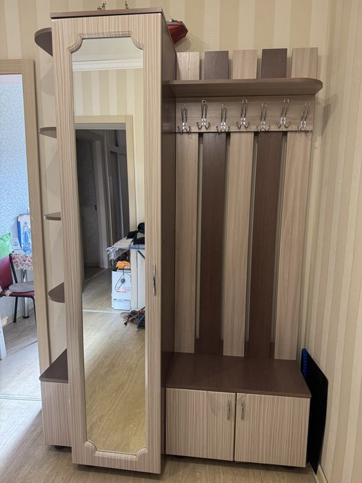 Продам шкаф в прихожую.