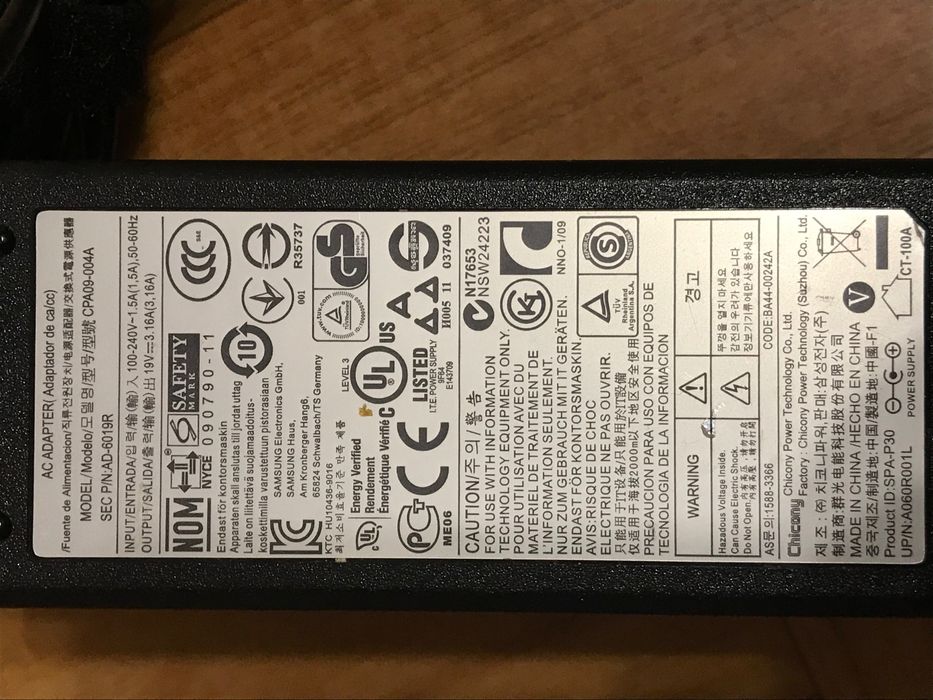 Блок питания на ноутбук.