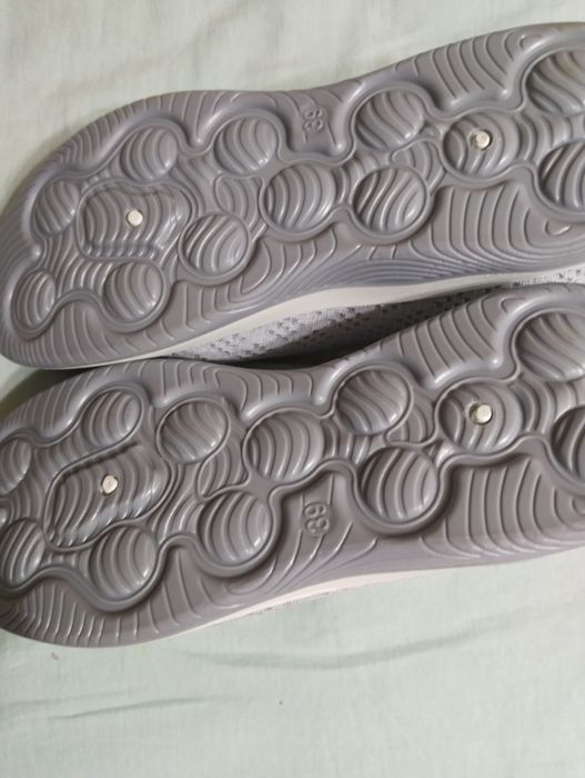 Продам женские слипоны