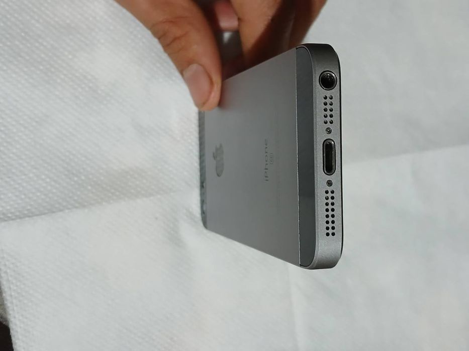 Iphone 5se  
IPhone 5SE 2016 sostiyanasi ideal 16 gb Yomks 100 im