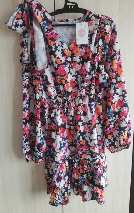 Всяка снимка лот 10лв дрехи С-М размер