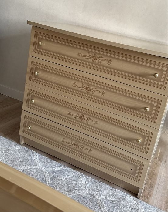 Спальный гарнитур ,продам .