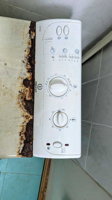 Продам стиральную машину Indesit WT62