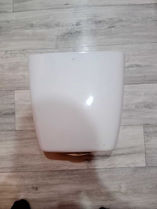 Продам бачок старого образца фирмы  Sanita