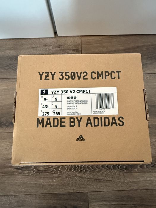 Yeezy 350 V2 CMPCT Slate Bone - нови - 43 1/3