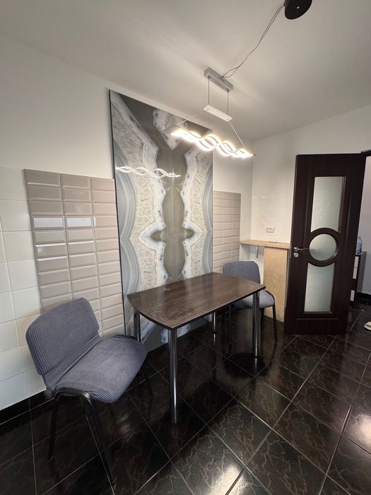 Închiriez apartament 3 camere