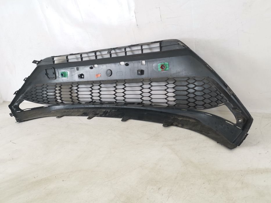 Тойота С-ХР / Toyota C-HR Оригинална предна решетка на бронята в добро