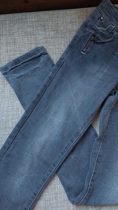 Продам джинсы для девочки р152