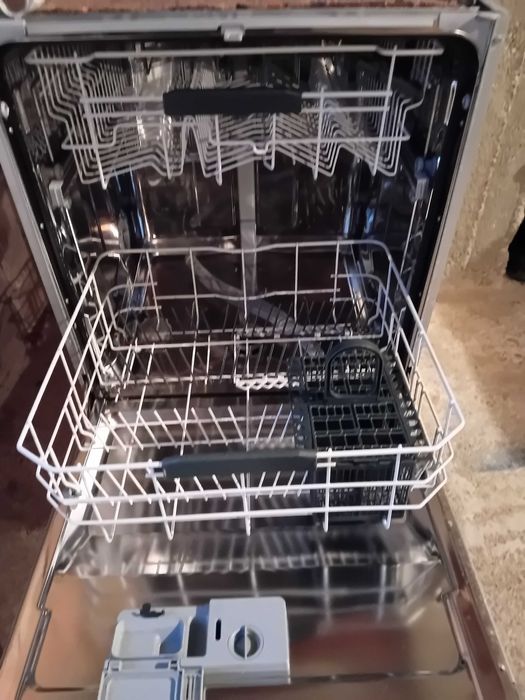 Съдомиялна аристон за пълно вграждане