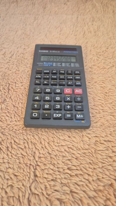 Научен калкулатор Casio fx-82 solar
