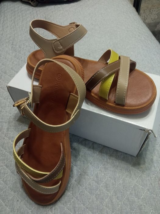 Продаю новые босоножки