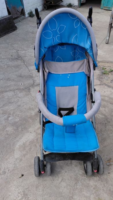 Продам прогулочную коляску