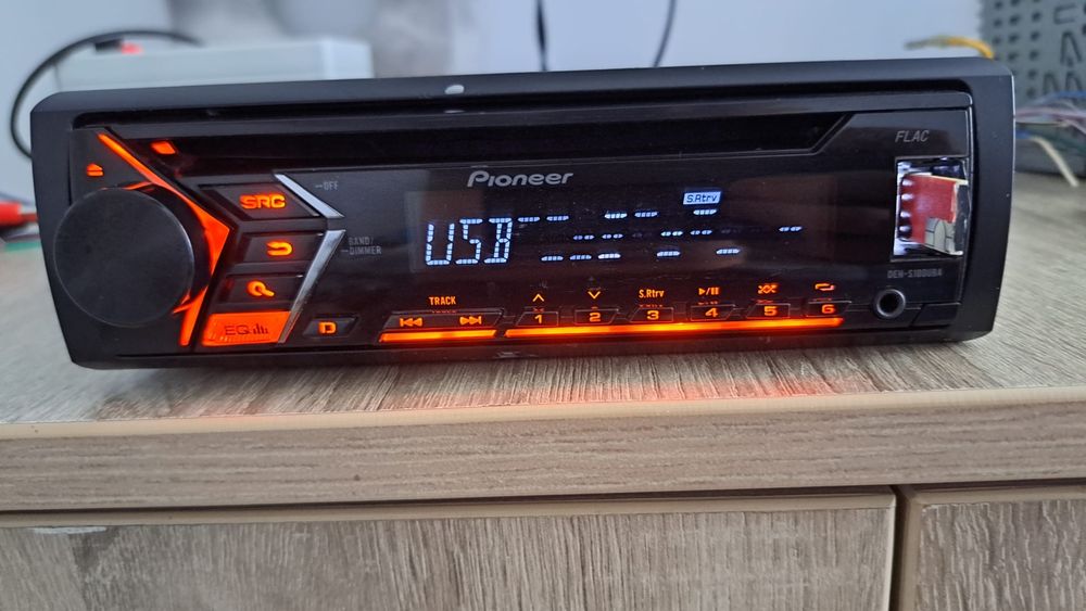 CD Player Auto Pioneer DEH-S100UBA - Stare foarte bună