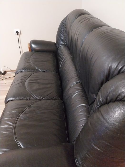 Черен кожен диван