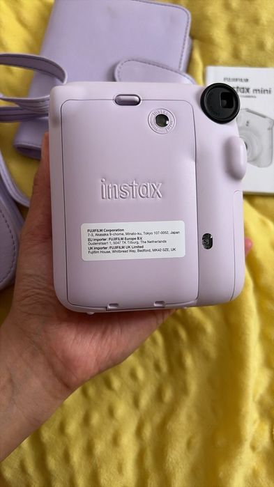 Камера instax.  .