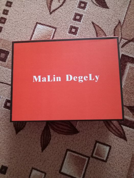 Продам кроссовки жёнские