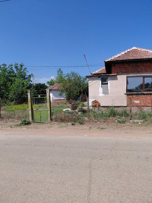 Къща в село Смирненски продава се