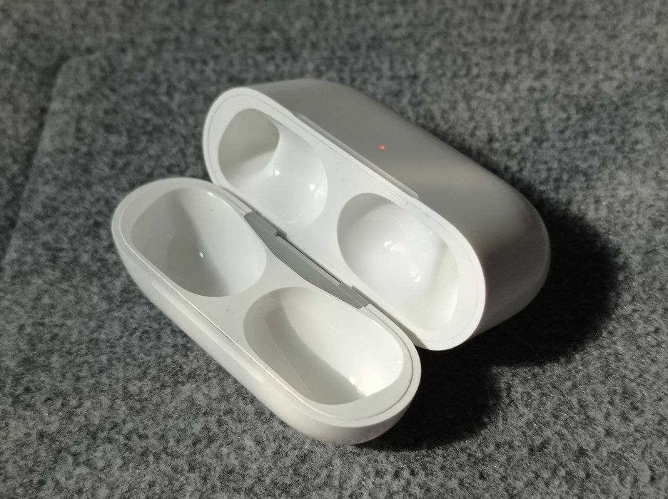 Зарядный кейс для беспроводных наушников AirPods Pro A2190