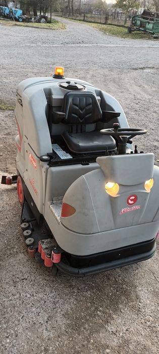 Mașină de spălat pardoseli Comac