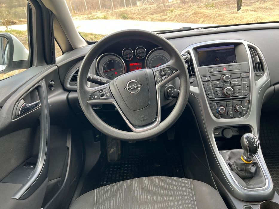 Vând Opel Astra 2015