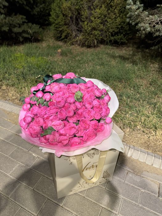 Пионовидные кустовые розы