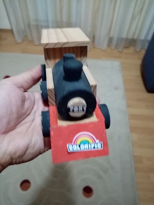 vand locomotiva din lemn