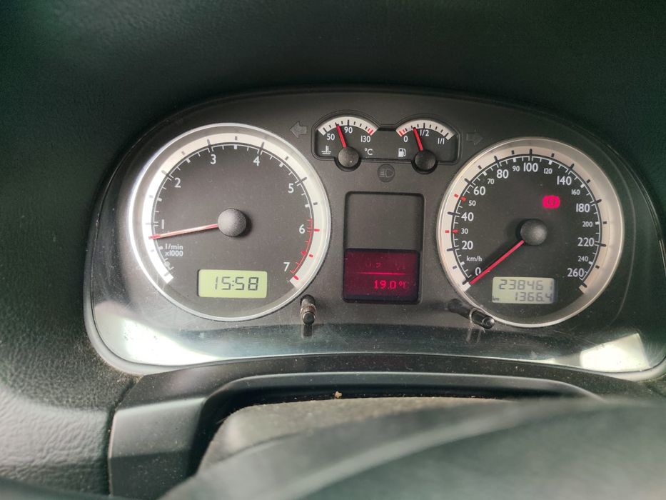 VOLKSWAGEN Golf 2002 — imagine 4