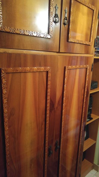 Mobilă de sufragerie,bibliotecă cu vitrină Luxor.