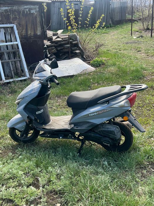 Скутер Toyo 200.