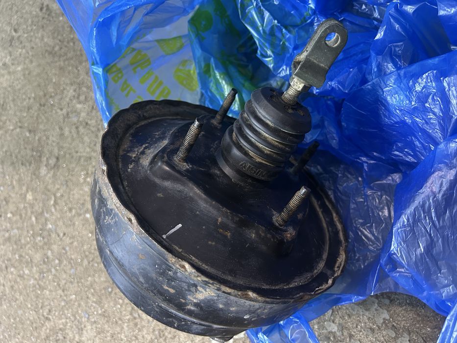 Вакум тормозной Тойота Карина е 1992