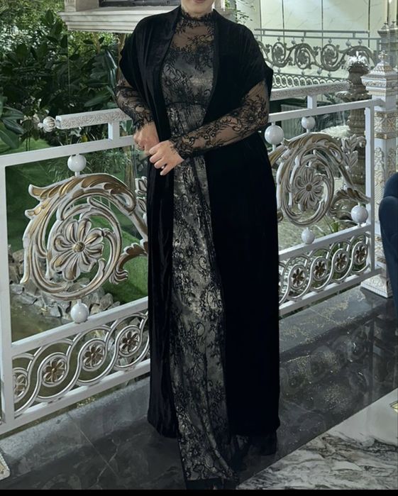 Два платья.