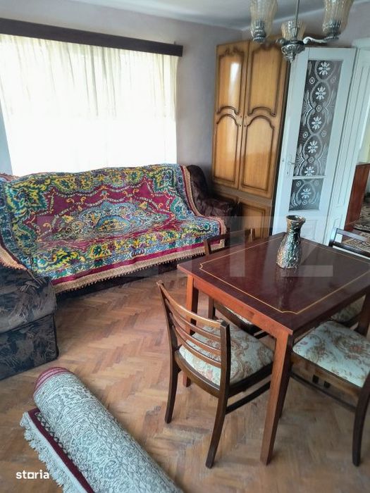 Casa mare de vanzare in centrul localitatii Cuzdrioara