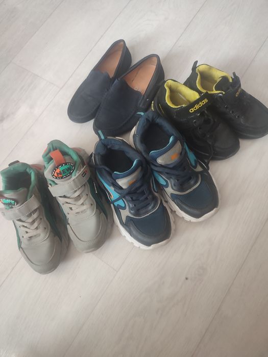 Продам детскую обувь