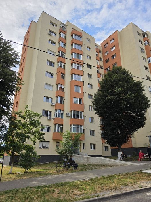 Apartament cu 2 camere, decomandat