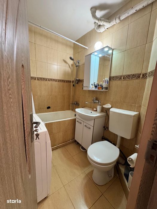 Apartament 3 camere de vanzare zona Sasar